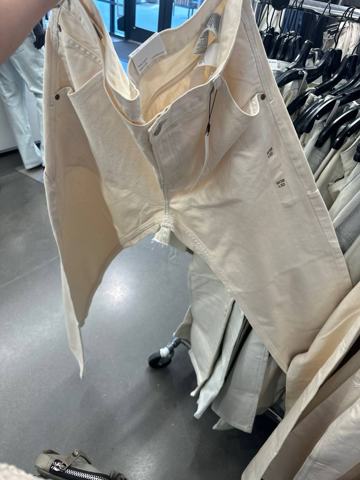 Calvin Klein · Мужские джинсы молочного цвета