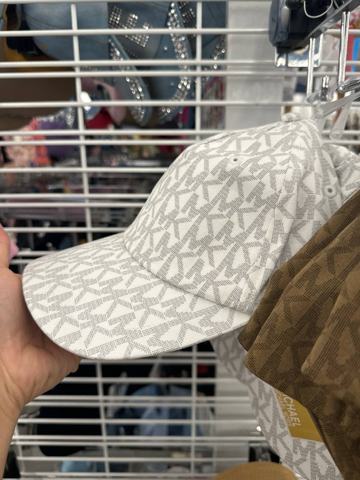 Michael Kors · Бейсболка с монограммой, светло-серая