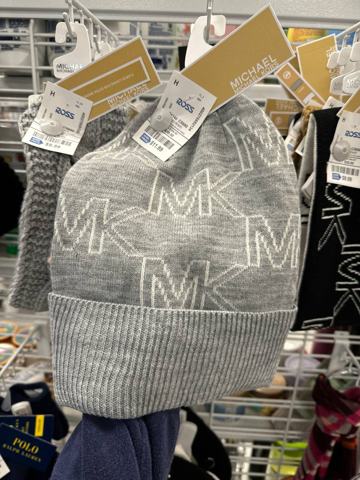 Michael Kors · Серая вязаная шапка с монограммой