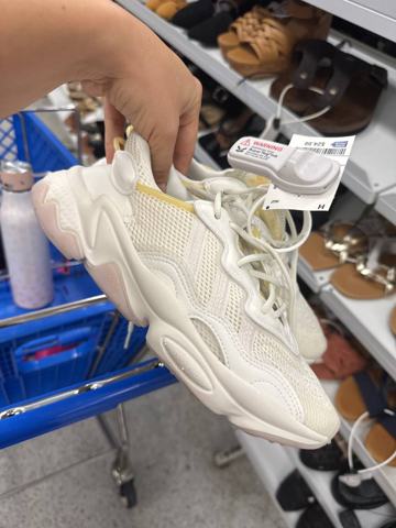 Adidas · Белые массивные кроссовки