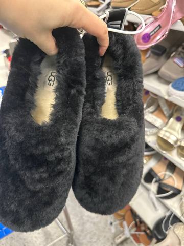 UGG · Чёрные меховые тапочки-мокасины