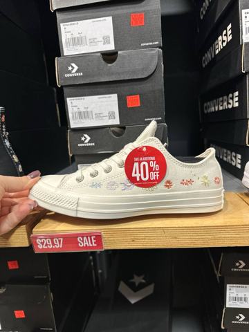 Converse · Белые кеды с вышивкой цветов
