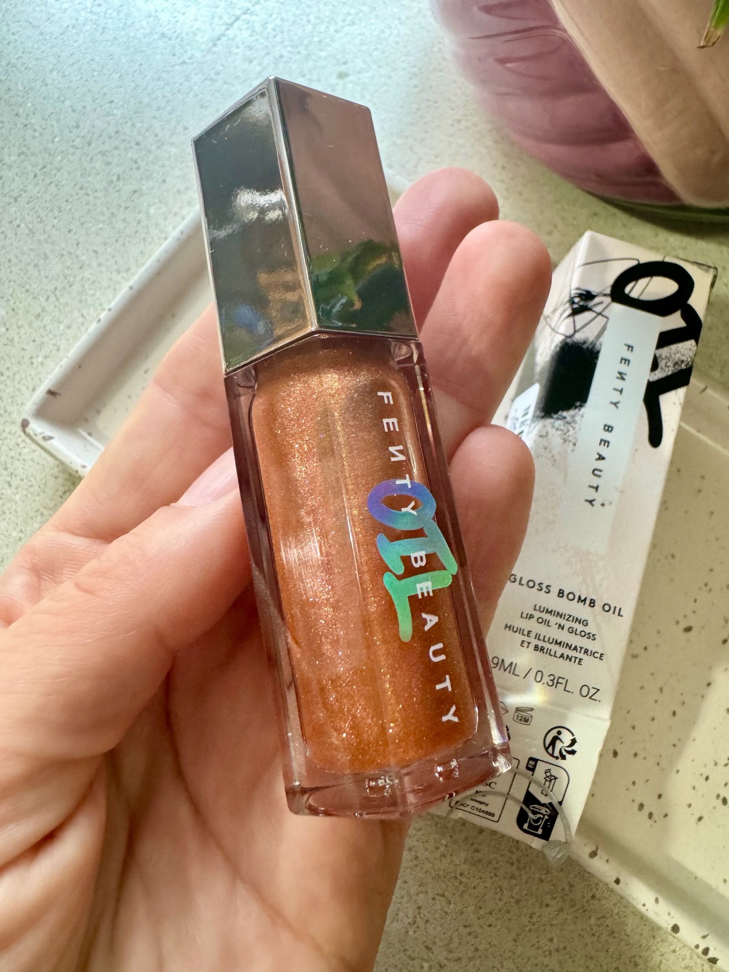 💄💋 масло-блеск для губ Fenty Beauty Gloss Bomb Oil в мерцающем янтарно-золотом оттенке