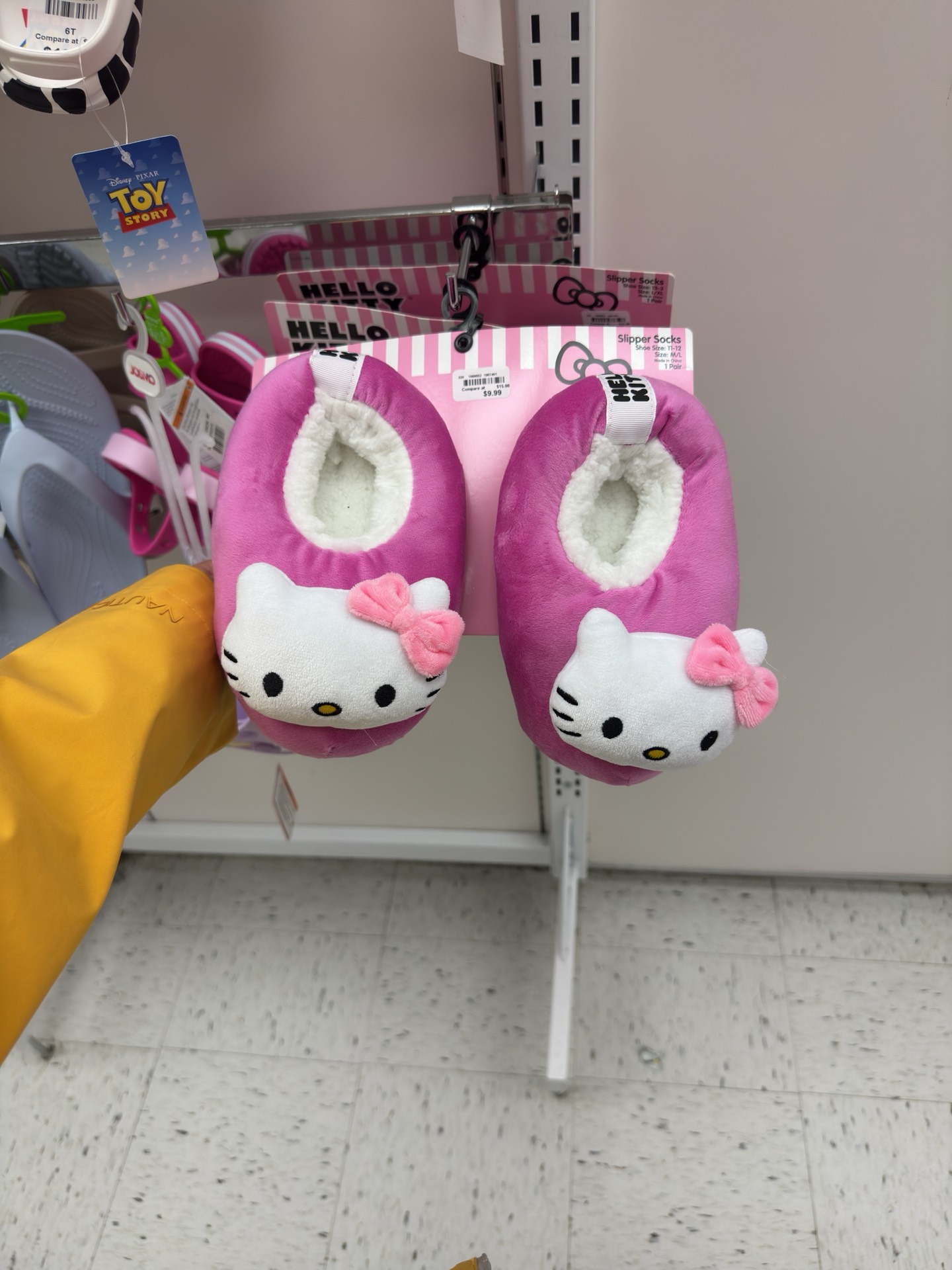 Hello Kitty Slipper Socks Size 11-12 · Bealls и Bealls Florida
