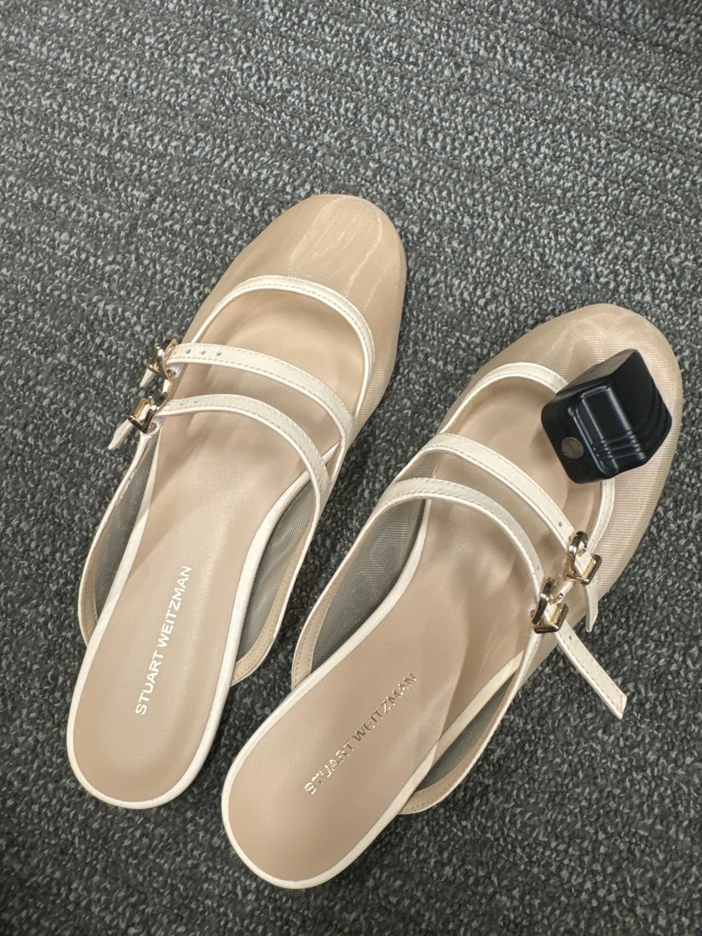 Изящные сетчатые мюли Irene от Stuart Weitzman в благородном нюдовом оттенке