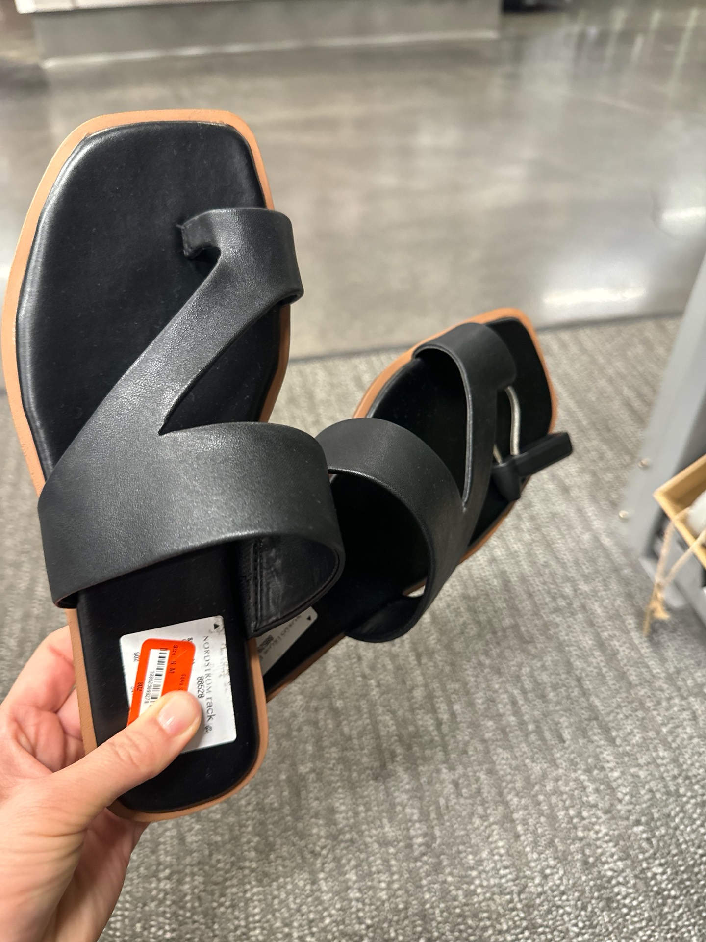 черные сандалии Franco Sarto Monalee Sandal с эффектным квадратным мысом