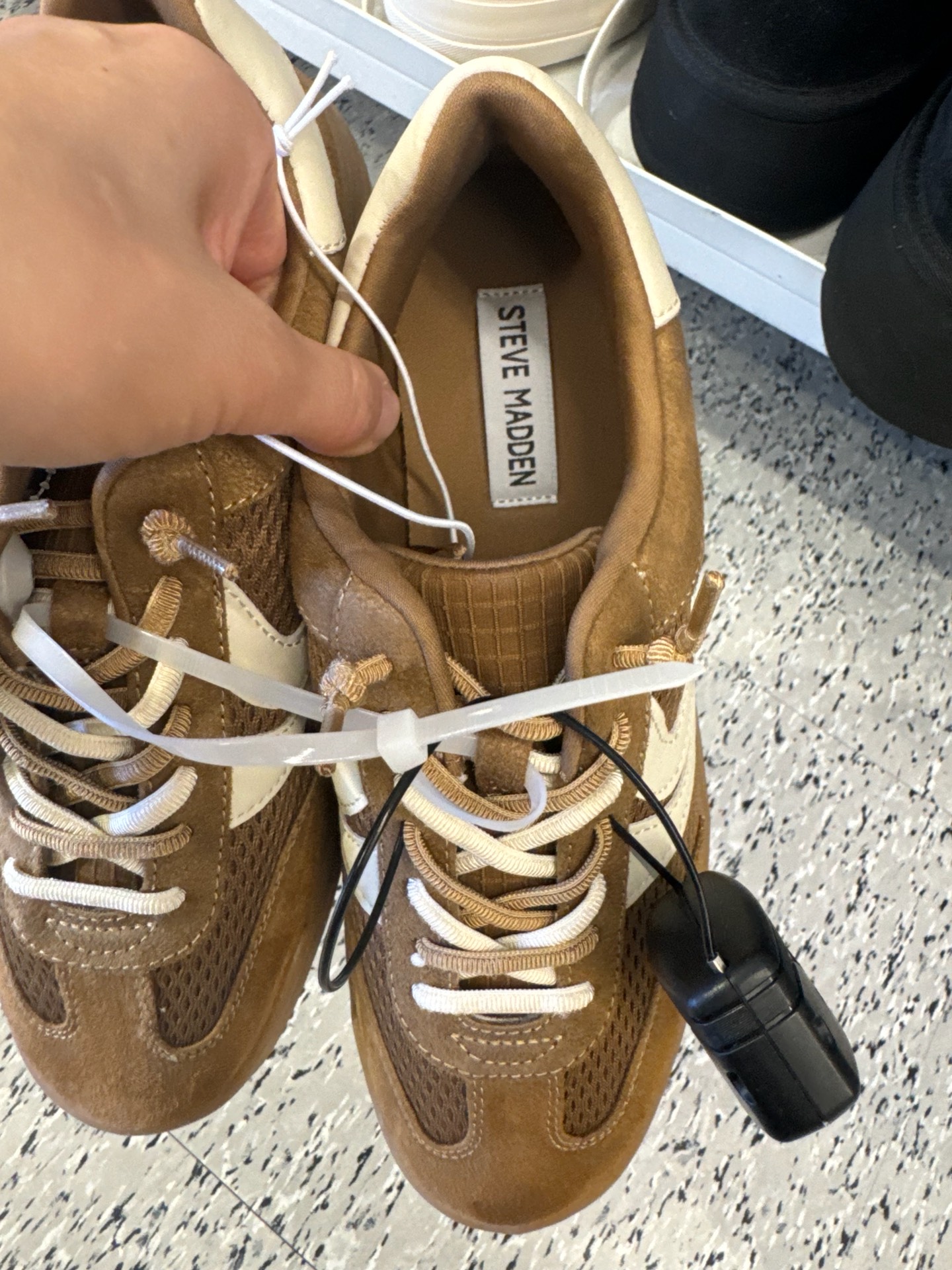 женские кроссовки Steve Madden