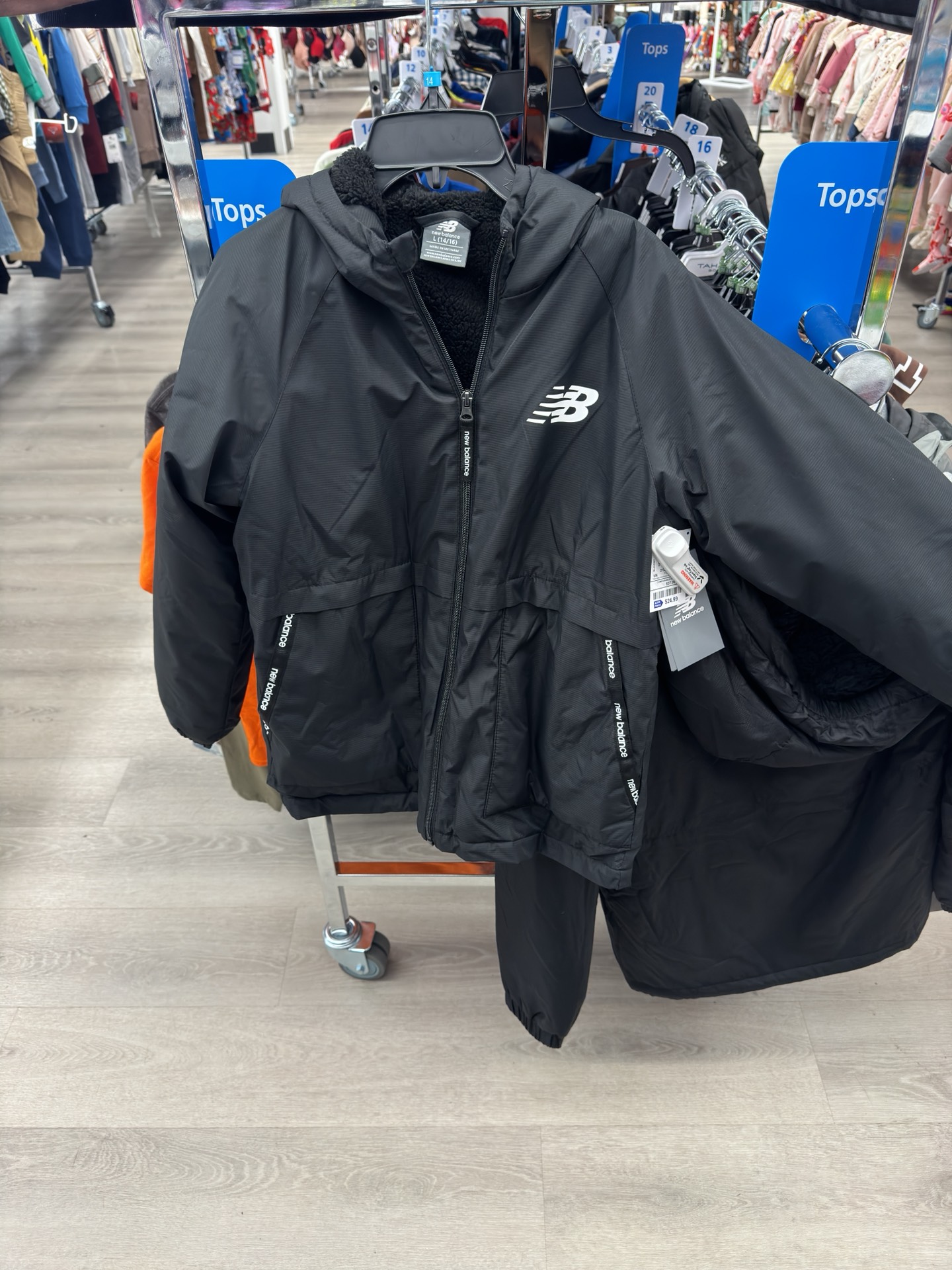 Куртка от New Balance 