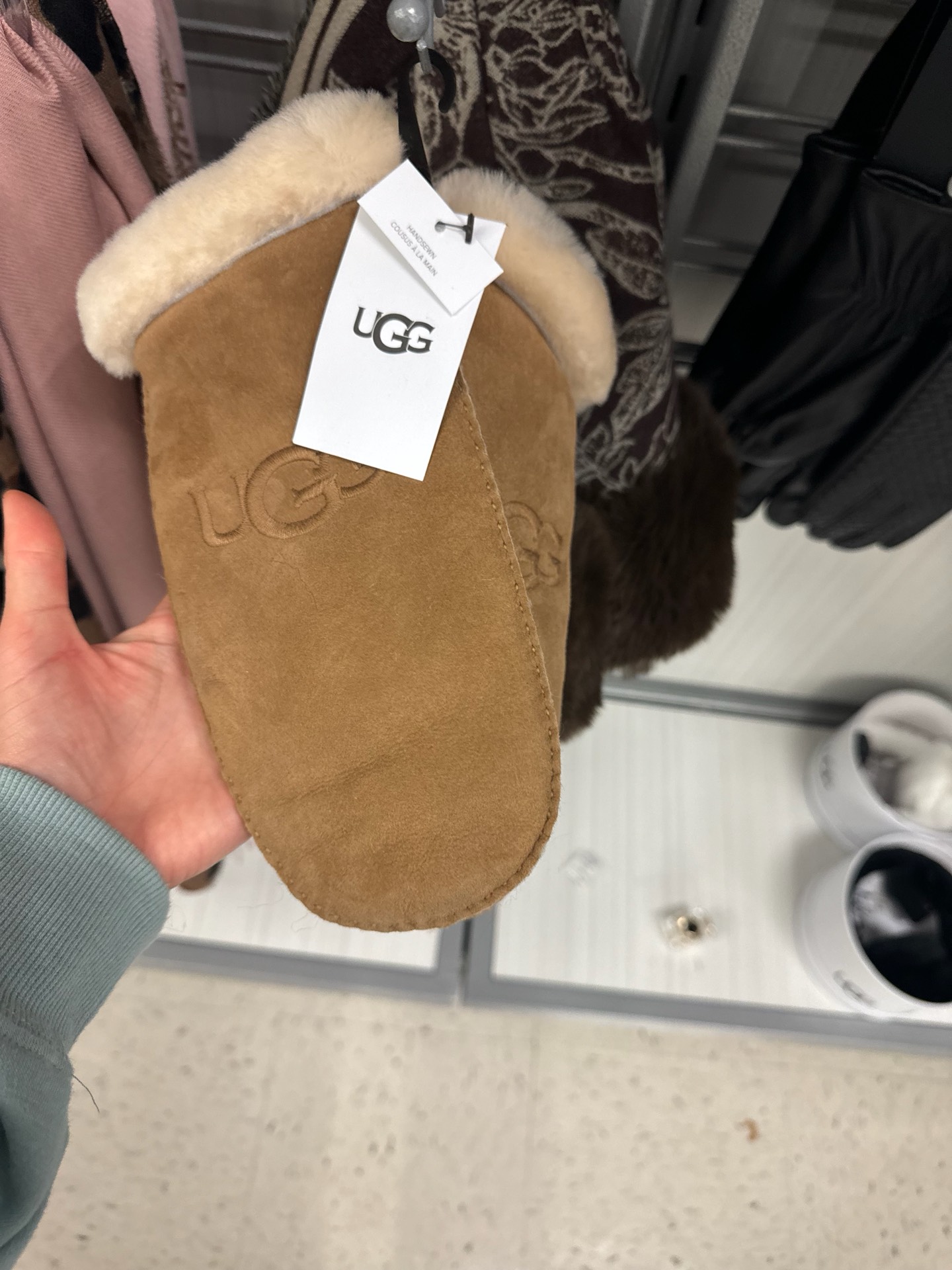  женские замшевые варежки UGG