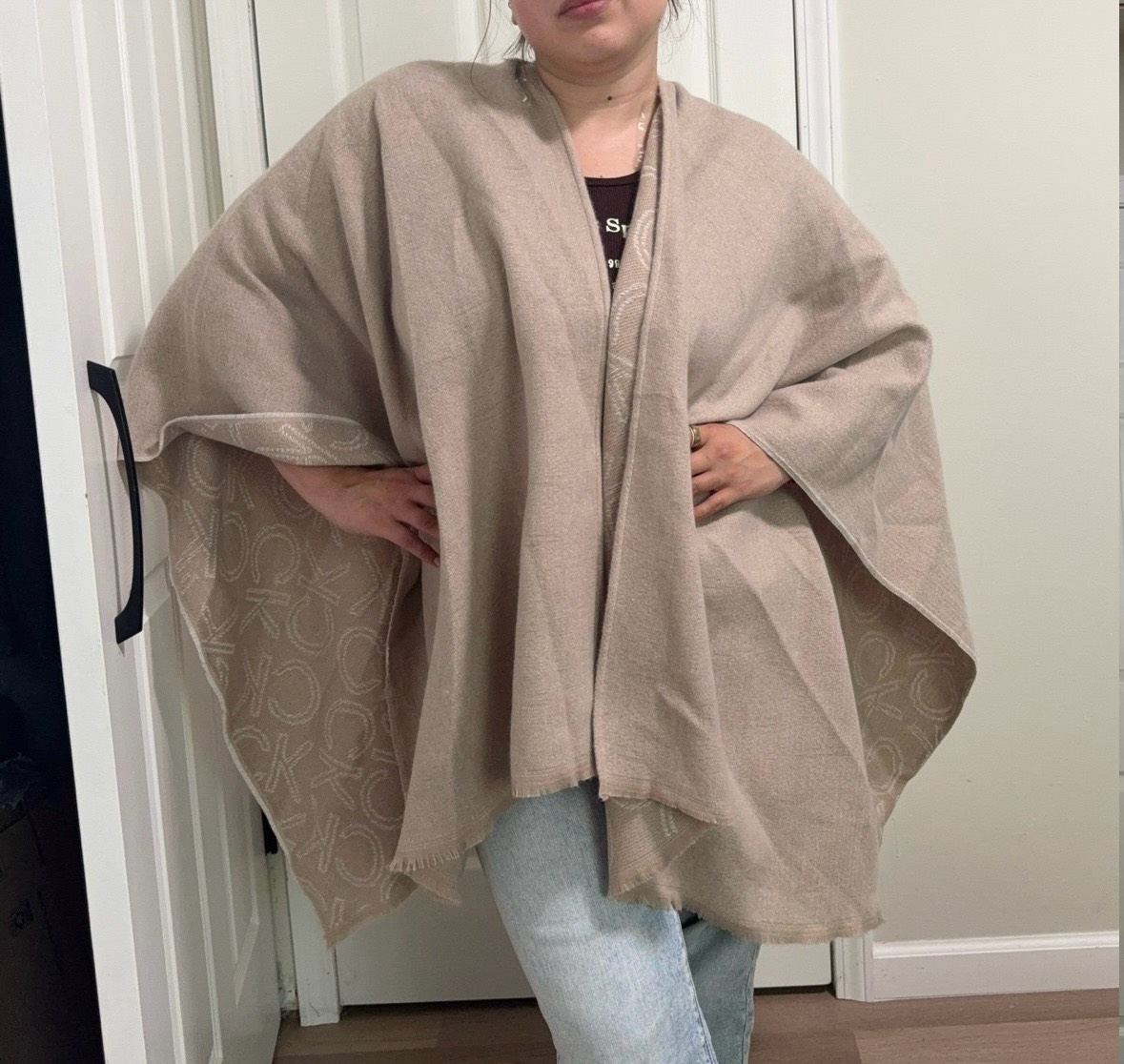 женское пончо-накидка от бренда Calvin Klein в цвете Heathered Almond (миндальный меланж / бежевый)